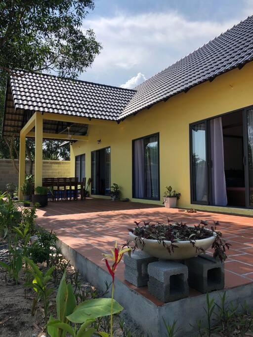 Fisherman Village Boutique Villas - Beachfront Ham Tan Exterior photo